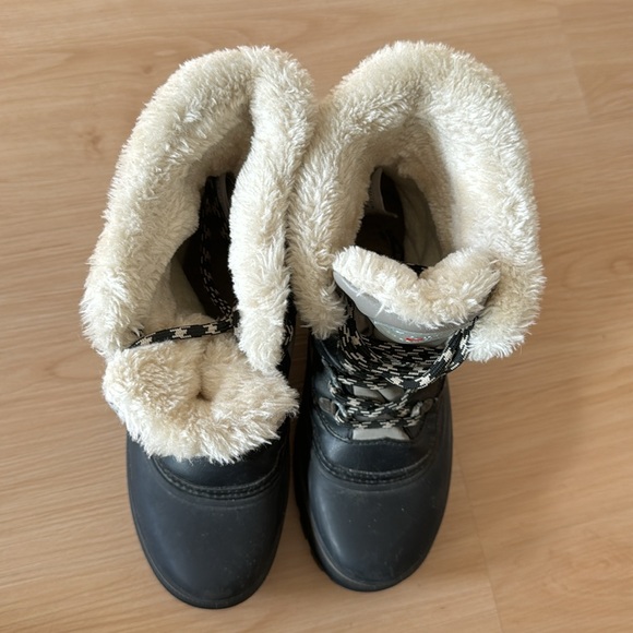 Winter boots by Cougar - Picture 3 of 5